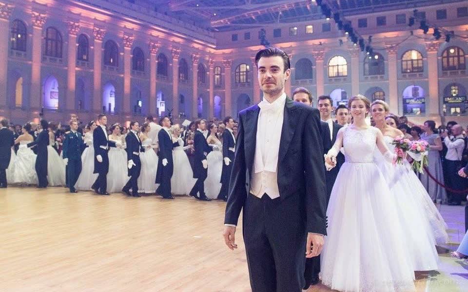 Von London bis Shenzhen: Mein Weg vom Guinness Weltrekord zur ProAm Tanzschule in Wien